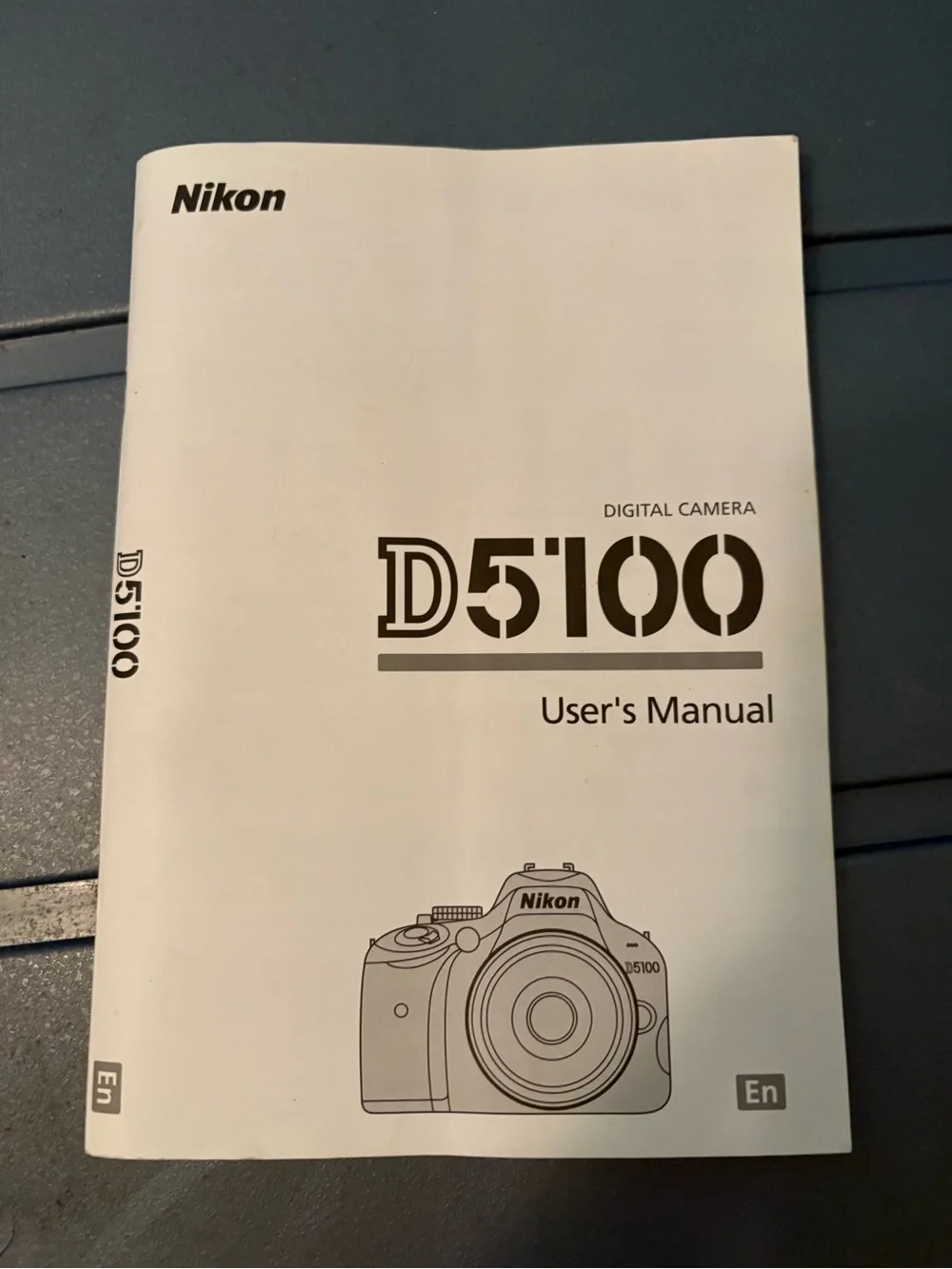 Nikon D5100 Camera Kit with Bag and zoom lens
